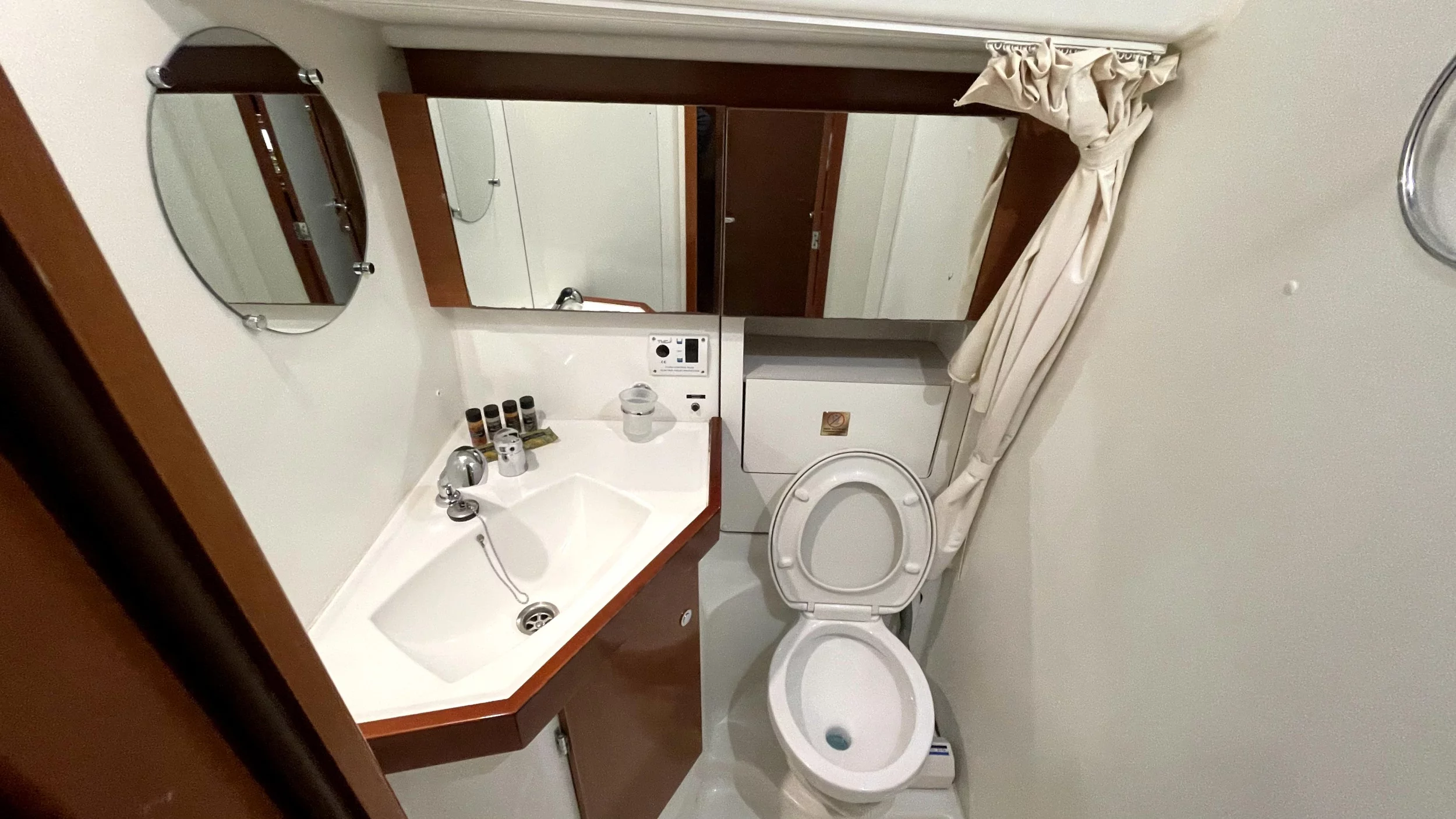 Oceanis 50 (Thano ( - - 12 pax))  - 7