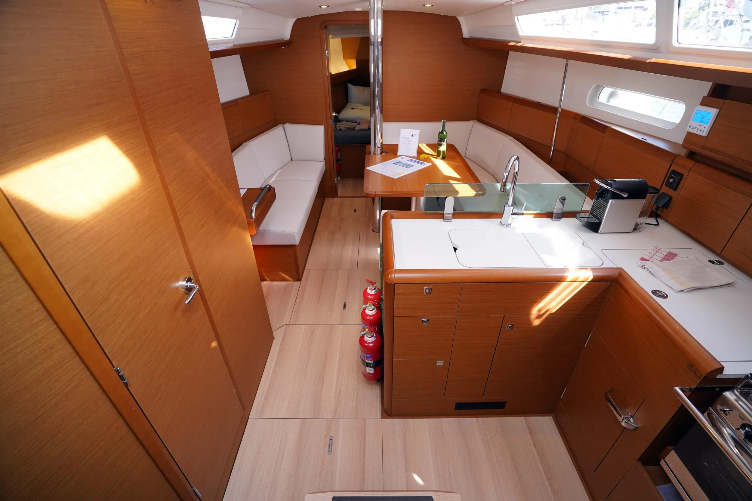 Sun Odyssey 389 (Gin Fizz)  - 13