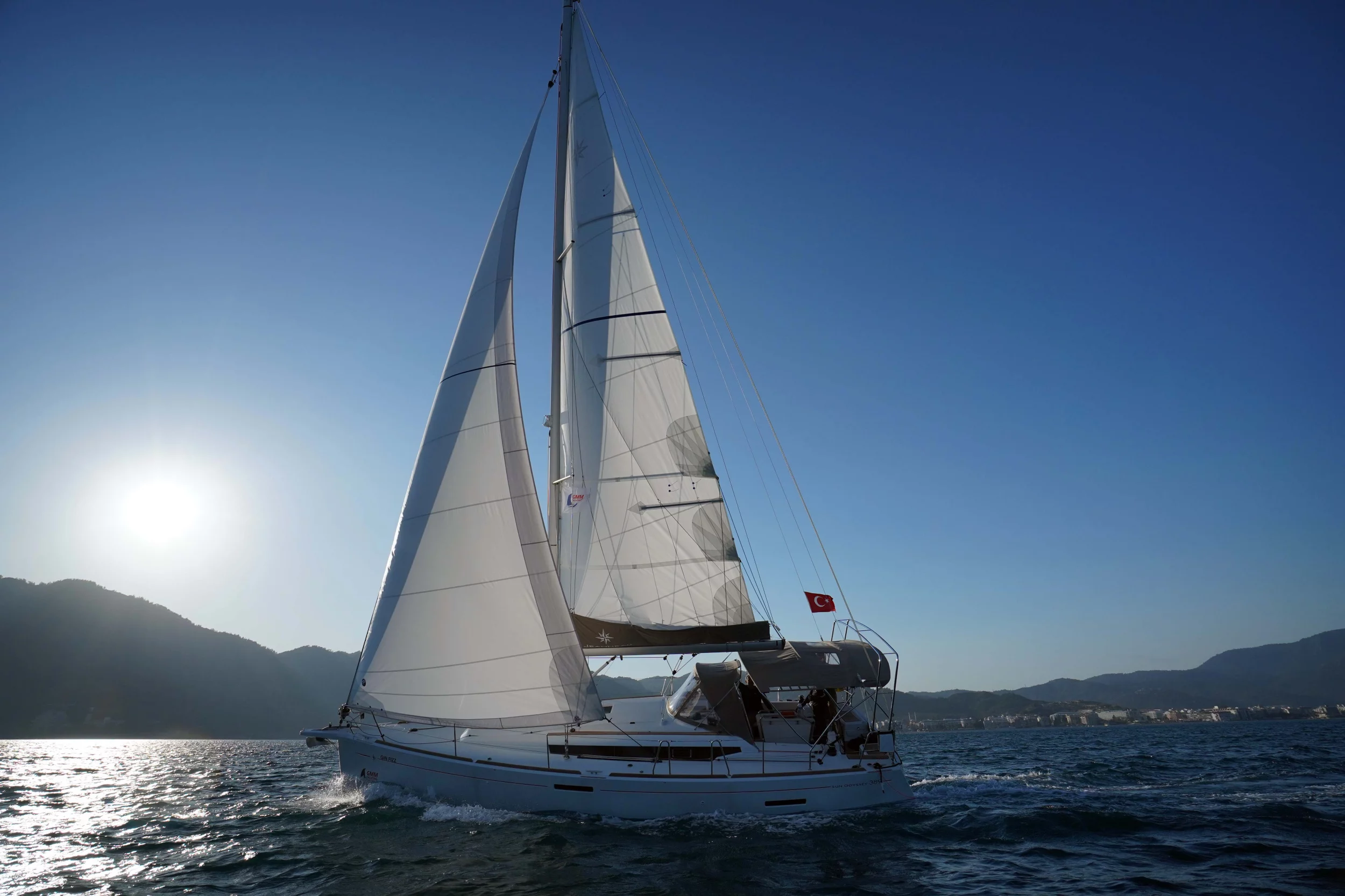 Sun Odyssey 389 (Gin Fizz)  - 2