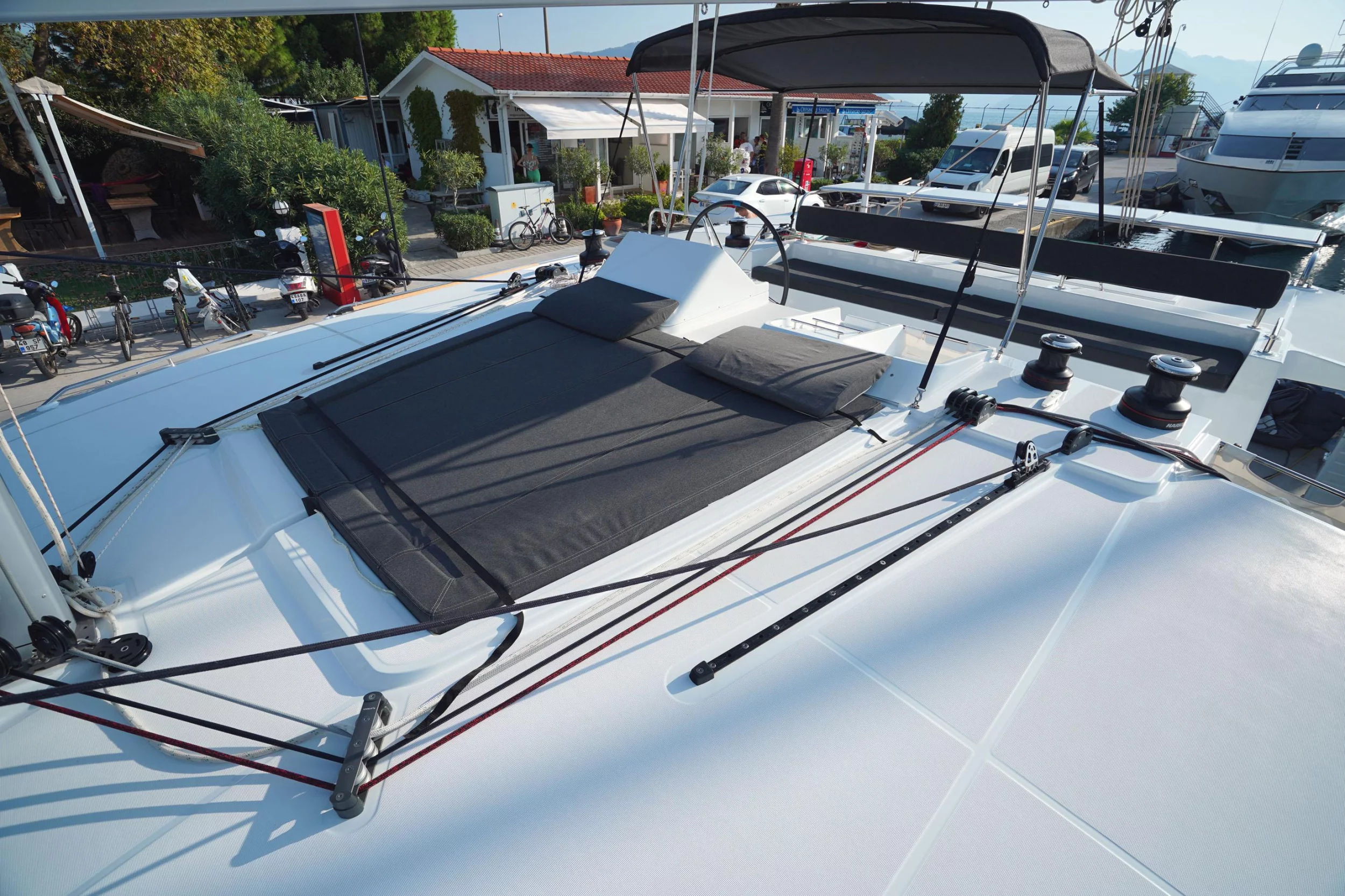 Lagoon 450F (Big Dream)  - 18