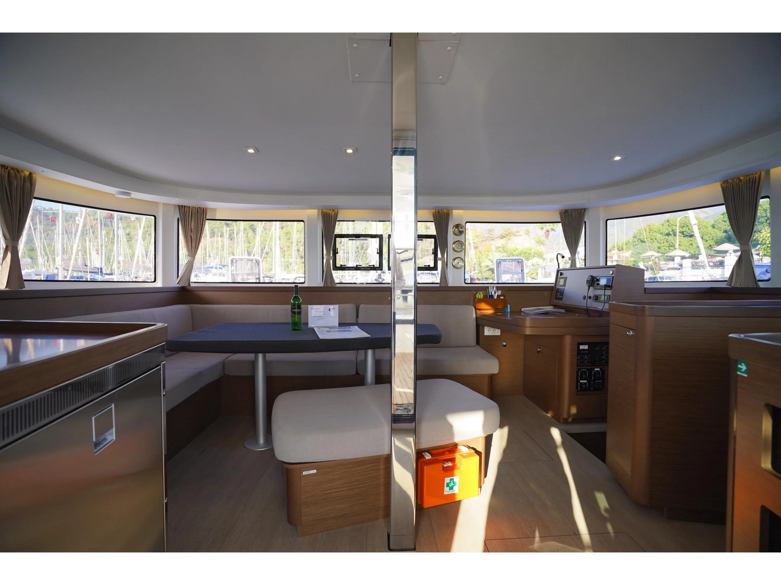 Lagoon 42 (Little Dream) Interior image - 17