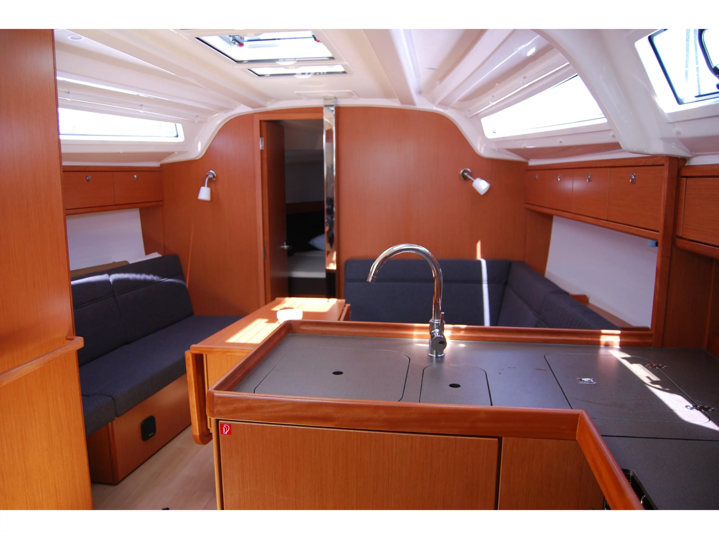 Bavaria Cruiser 37 (Anemos) Interior image - 5