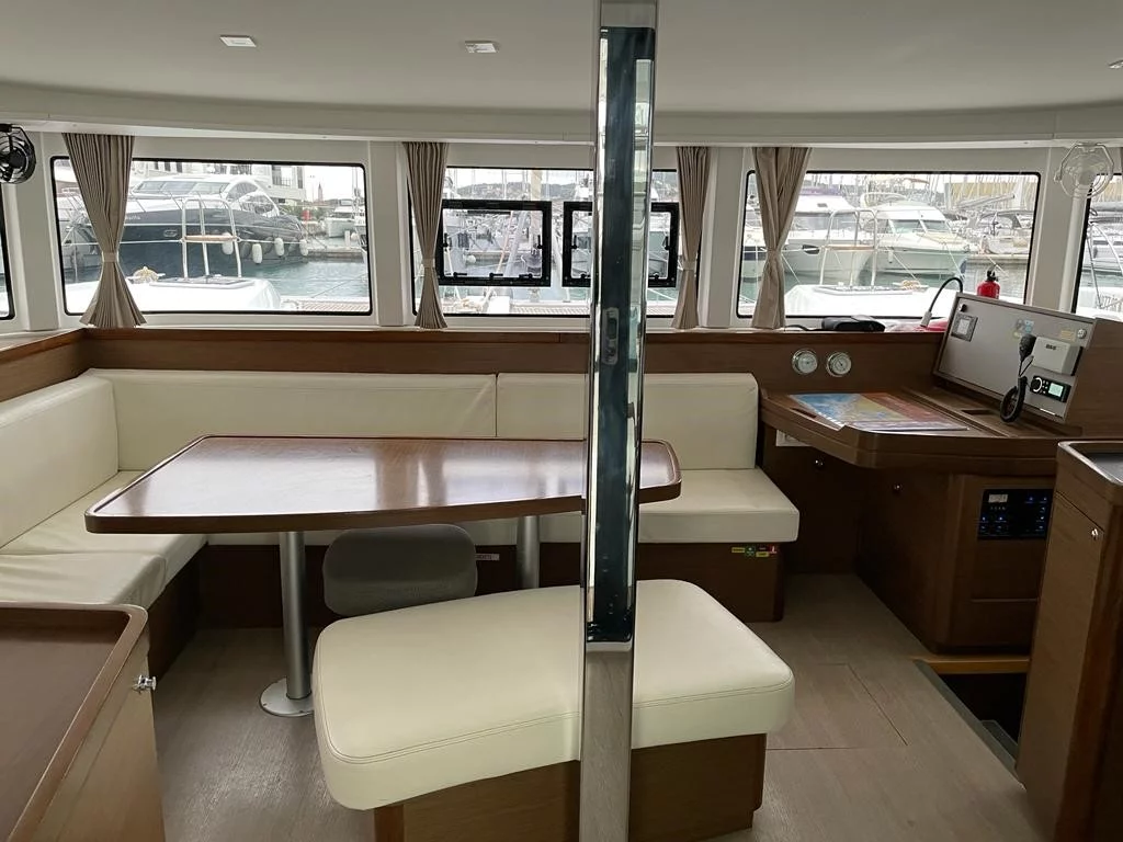 Lagoon 42 (Orion IX) Interior image - 1