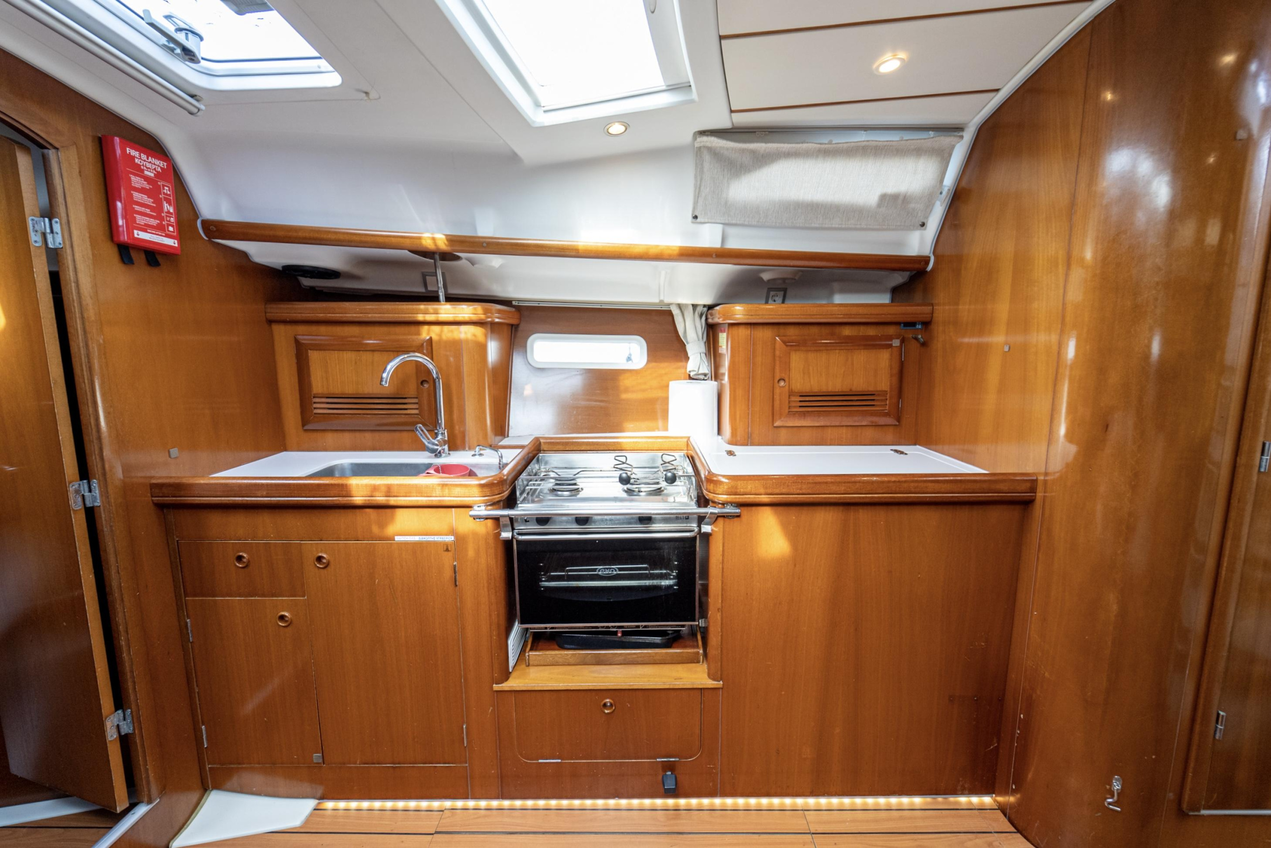 Photo #5 - Oceanis 393 Clipper (Aeolian Too (Solar, heating, Plotter)) en Kavala - 13590
