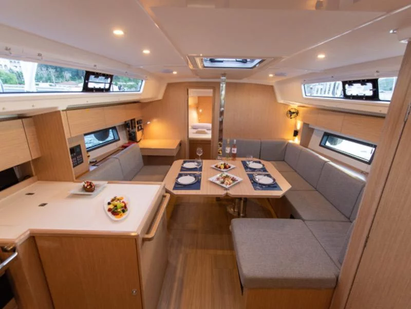 Bavaria C42 (Karpouzi |, Bow Thruster, Full teak deck) Interior image - 3