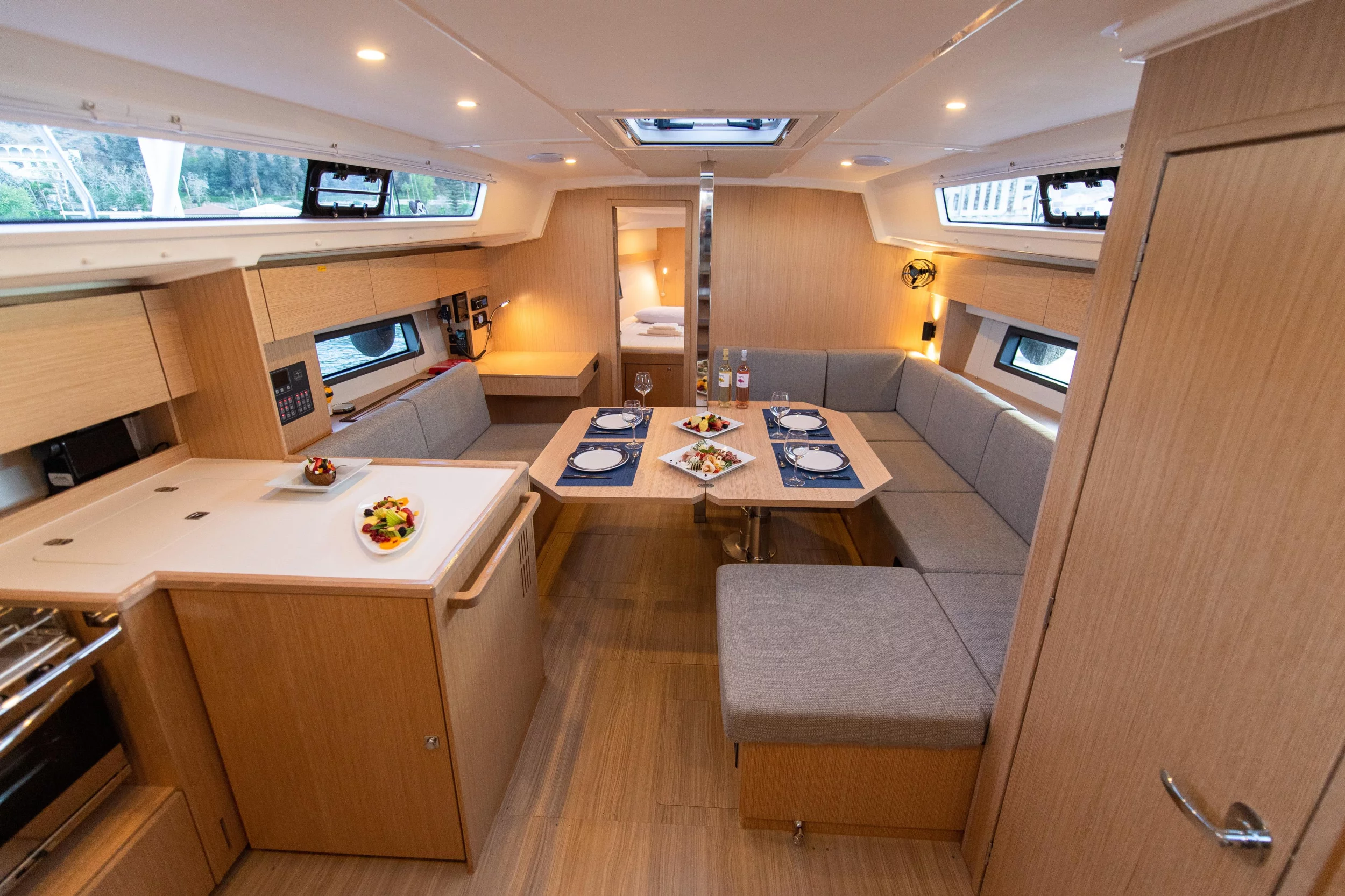 Bavaria C42 (Karpouzi |, Bow Thruster, Full teak deck)  - 17