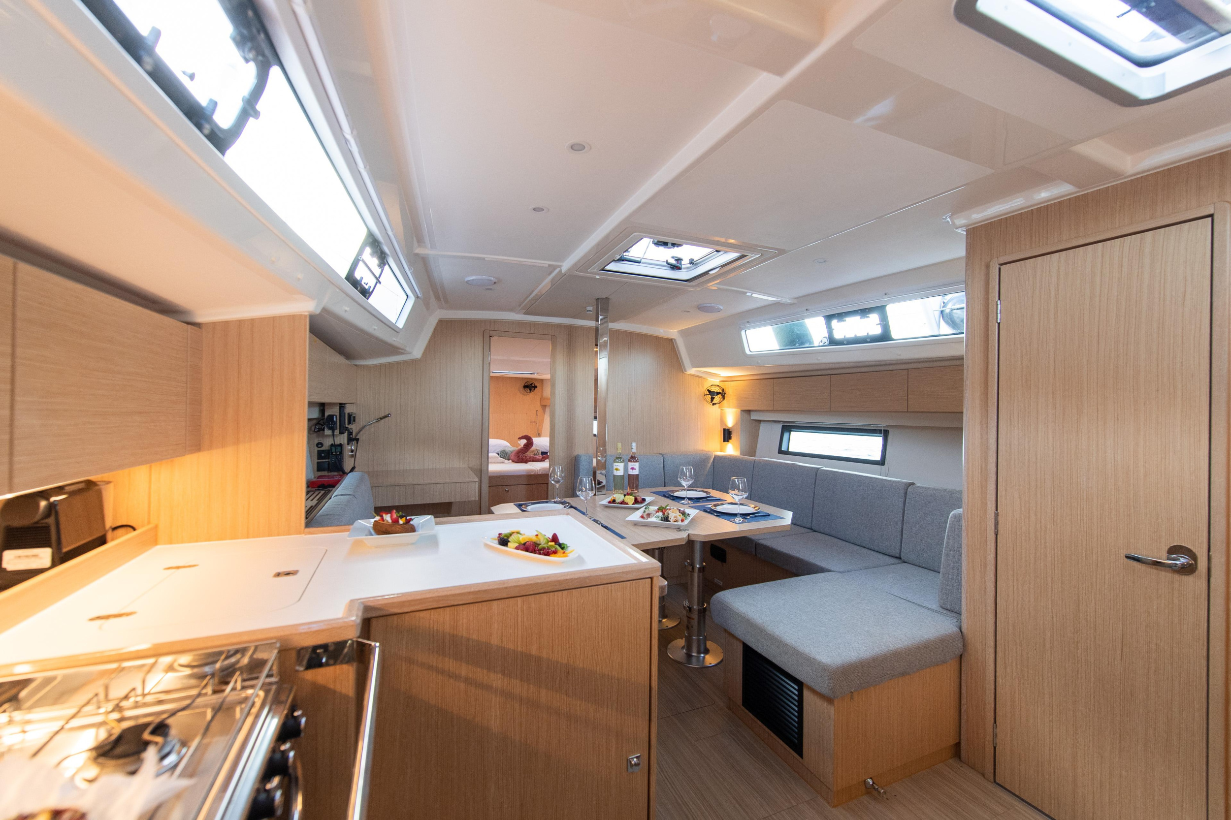 Photo #7 - Bavaria C42 (Karpouzi |, Bow Thruster, Full teak deck) in Preveza - 13468