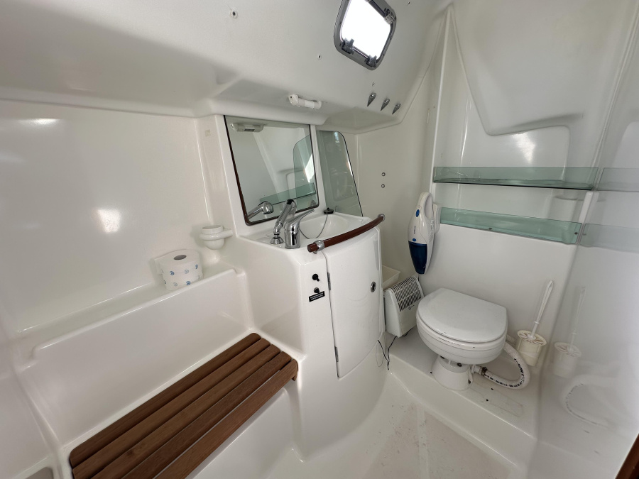 Oceanis 323 Clipper — photo 15