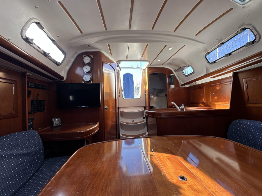 Oceanis 323 Clipper — photo 21