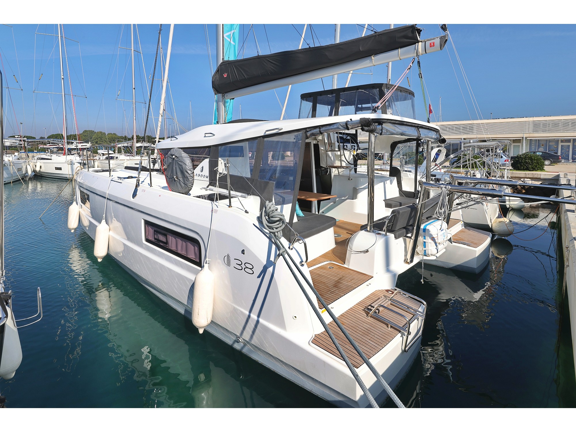Lagoon 38 OWNER VERSION — photo 1