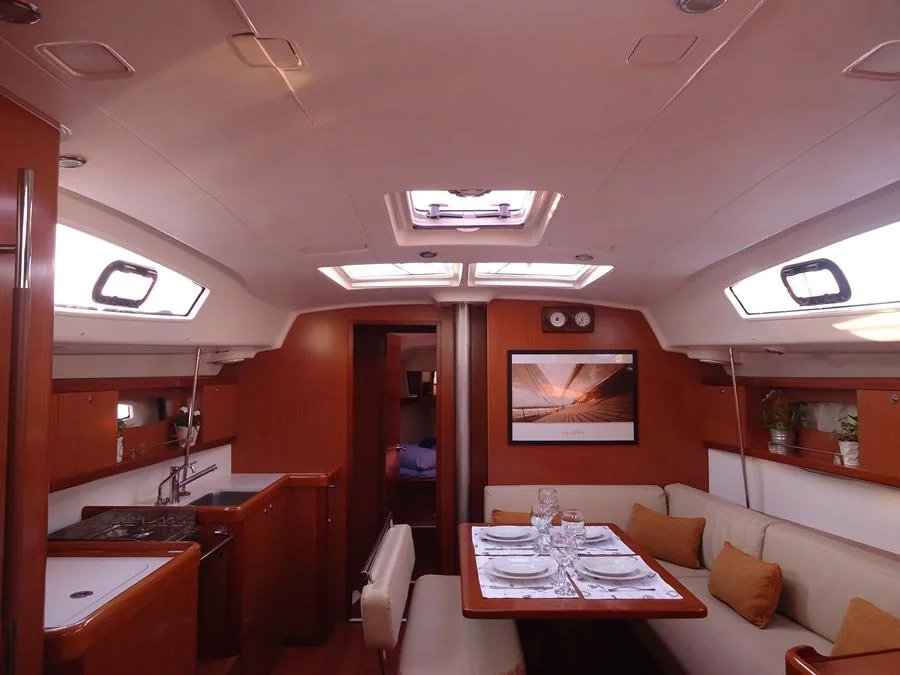 Oceanis 43 (Seven Seas - Refit 2021) Interior image - 7
