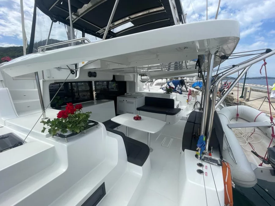 Lagoon 46 AC&GEN/ WM/ CAM/ WI-FI (Latria)  - 1