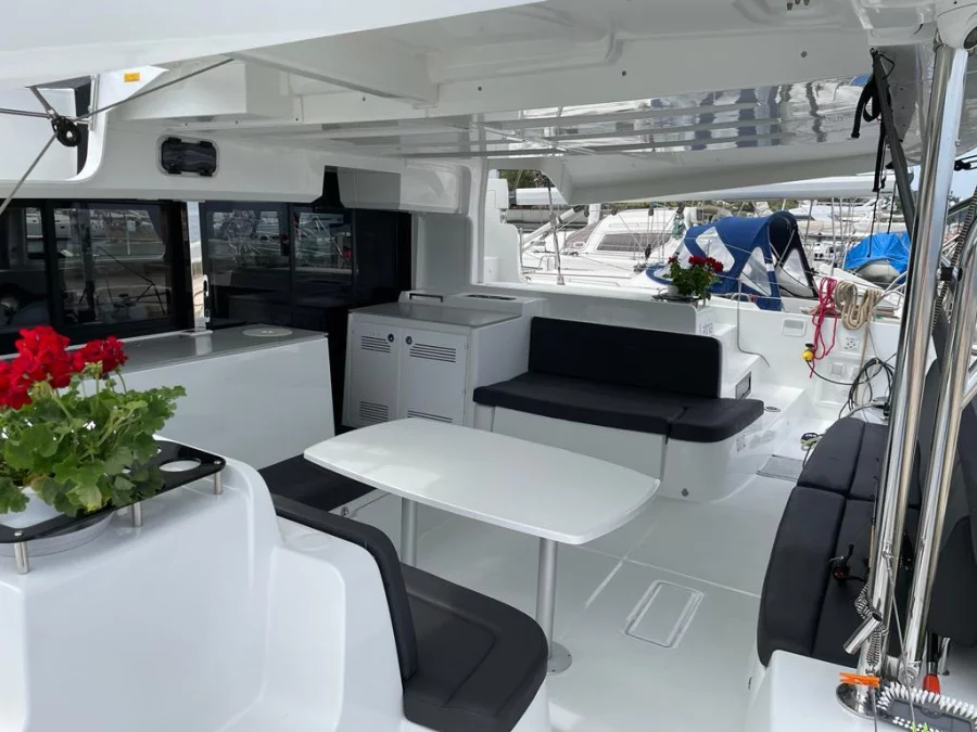 Lagoon 46 AC&GEN/ WM/ CAM/ WI-FI (Latria)  - 18