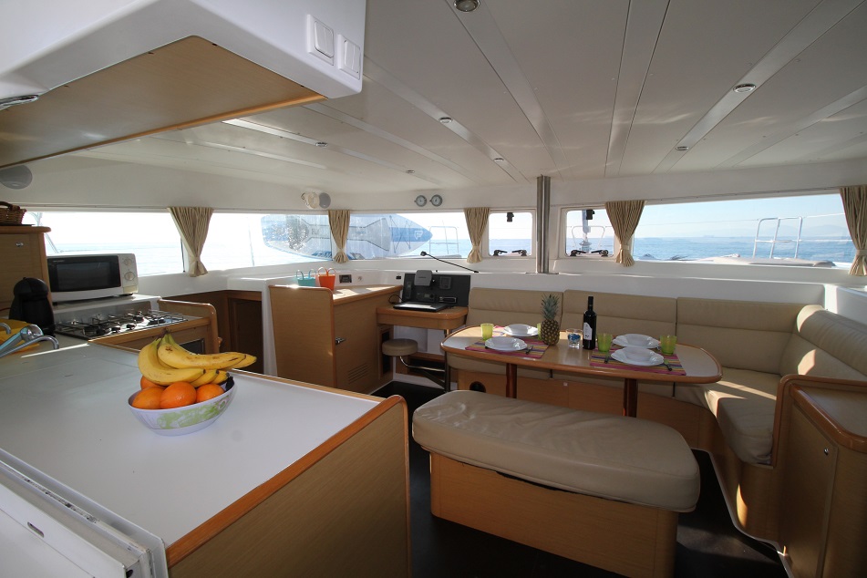 Photo #4 - Lagoon 420 (Vegas - ( - - Refit 2021)) in Athens - 8578