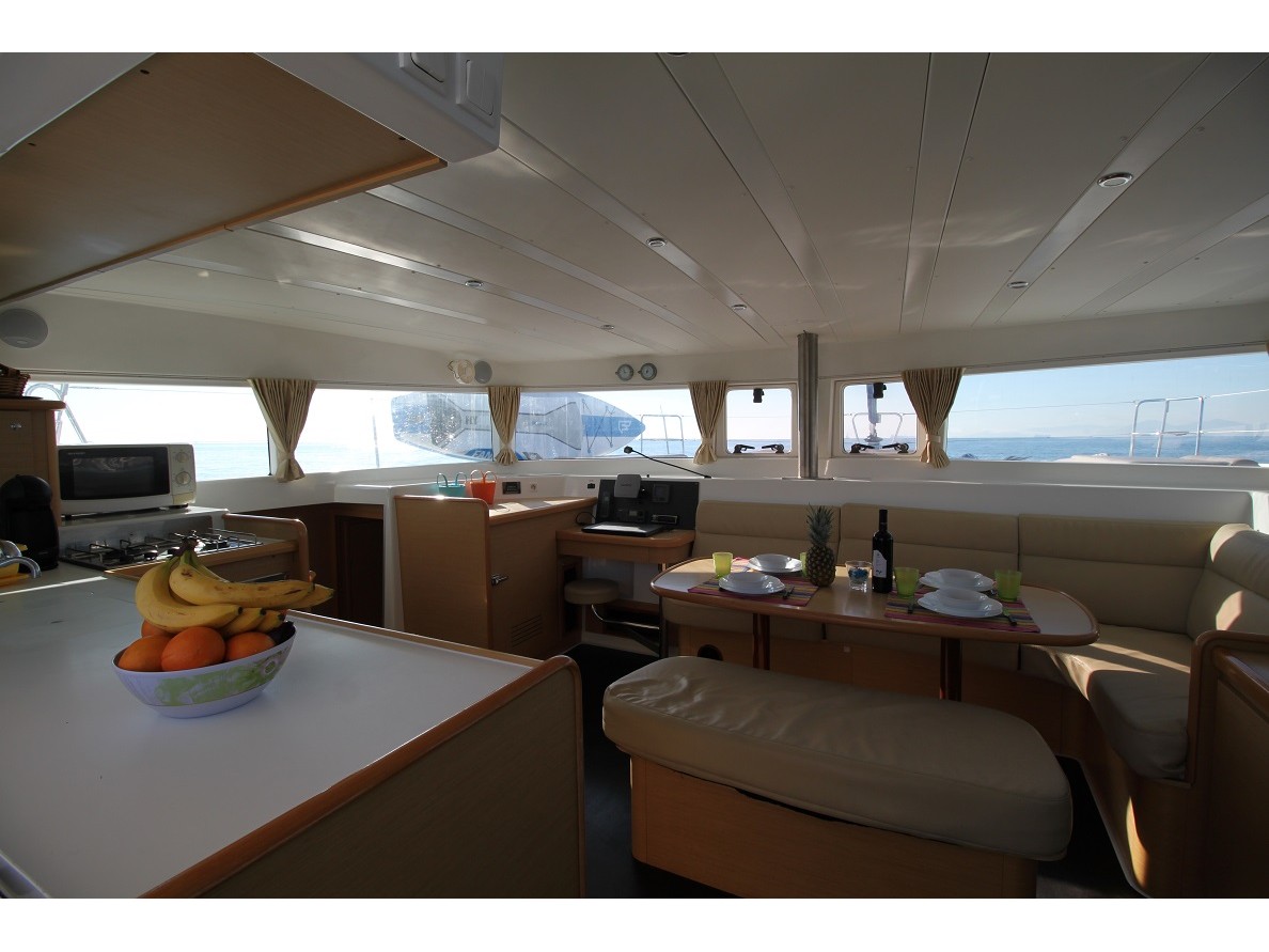 Photo #3 - Lagoon 420 (Vegas - ( - - Refit 2021)) in Athens - 8578