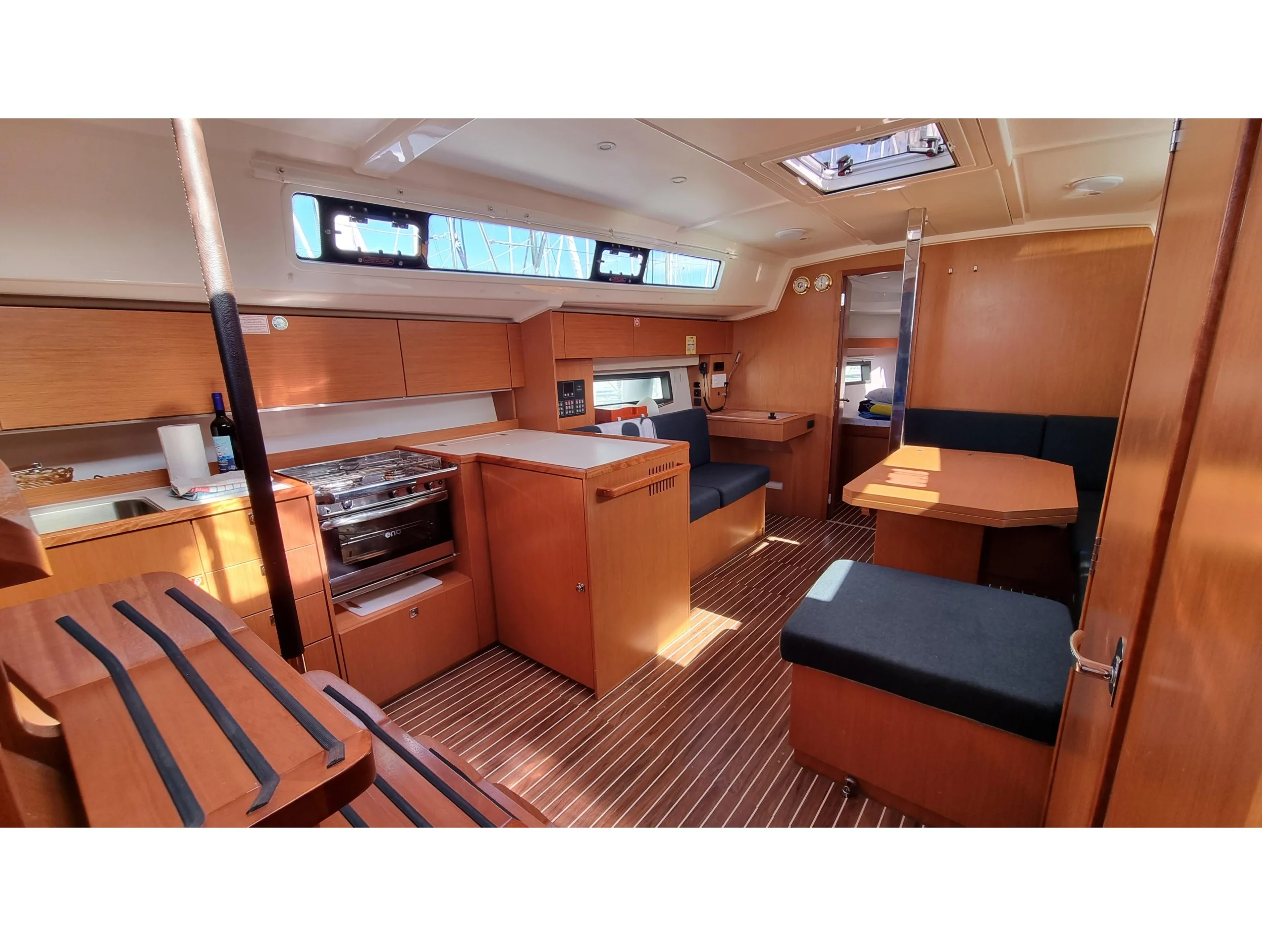 Bavaria C42 (Quick Point) Interior image - 13