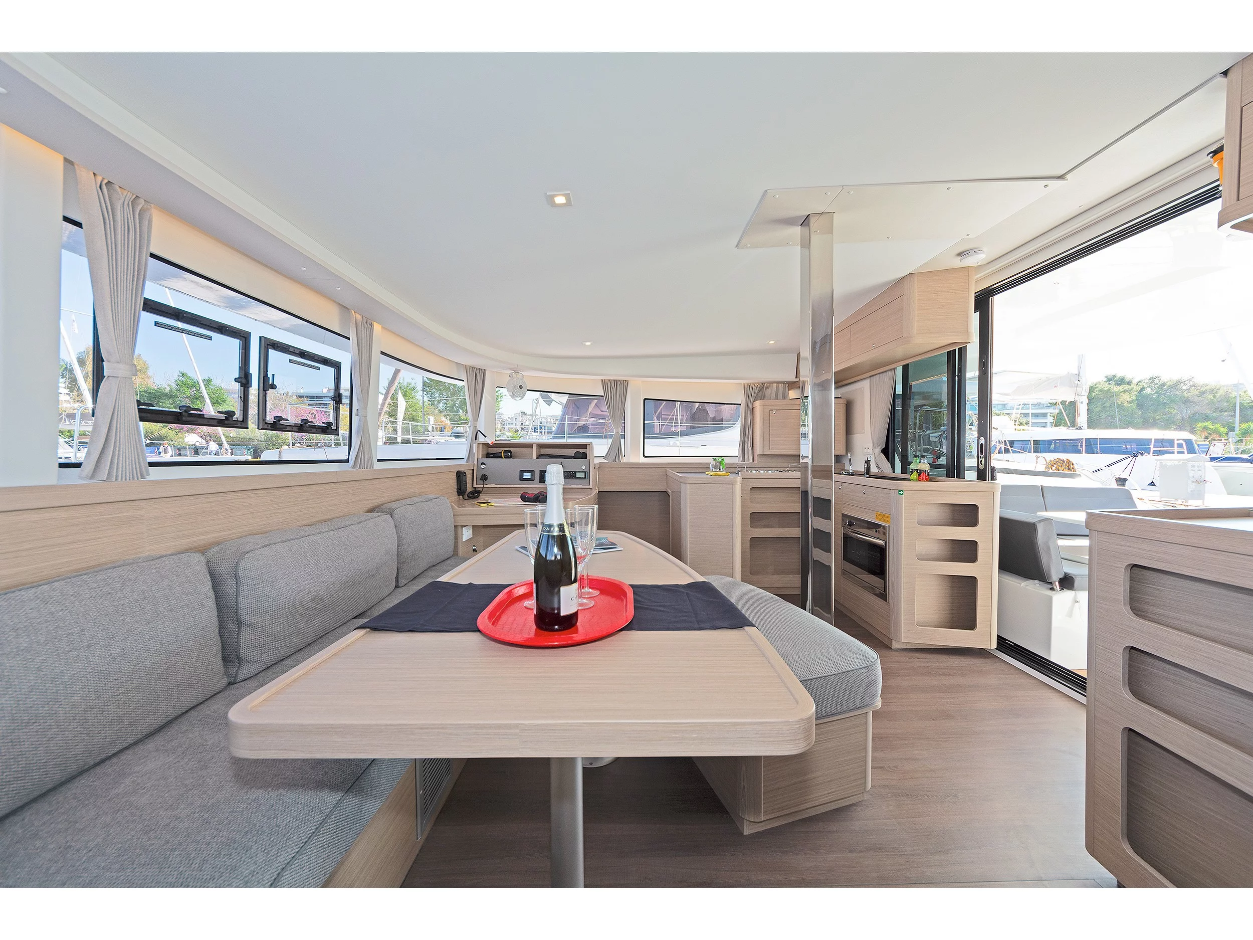 Lagoon 42 & GEN & WM (Dream Waters) Interior image - 5
