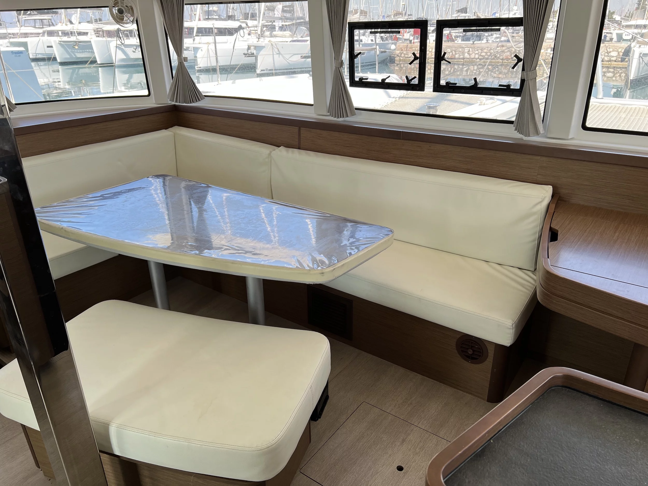 Lagoon 42 (Sea Hawk)  - 17