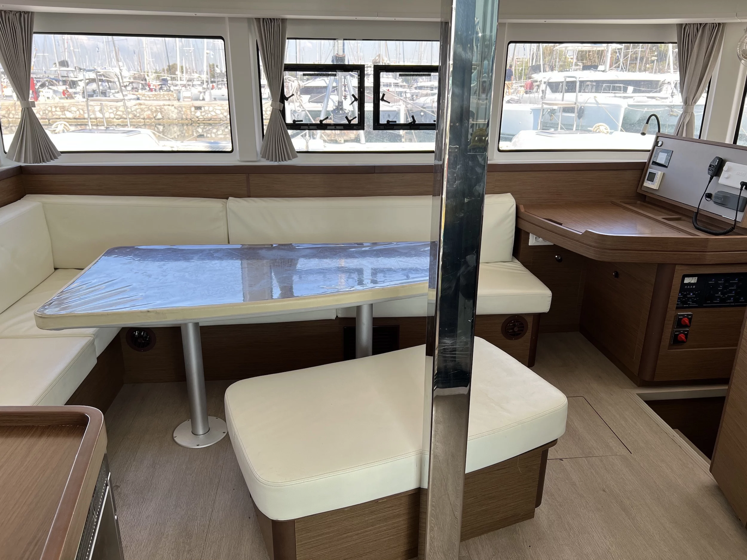Lagoon 42 (Sea Hawk)  - 12
