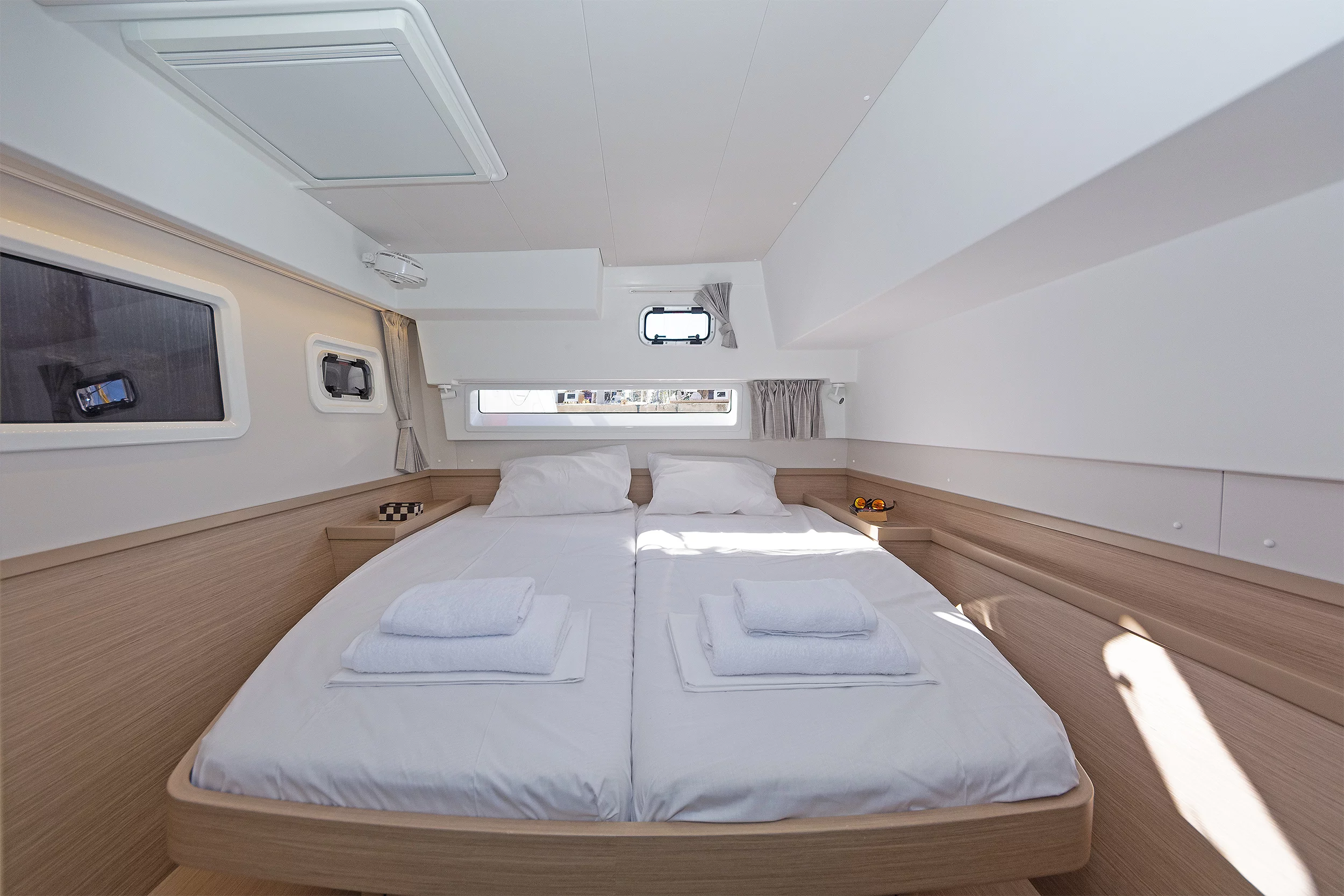 Lagoon 42 & GEN (Eternity (ONLY SKIPPERED))  - 14