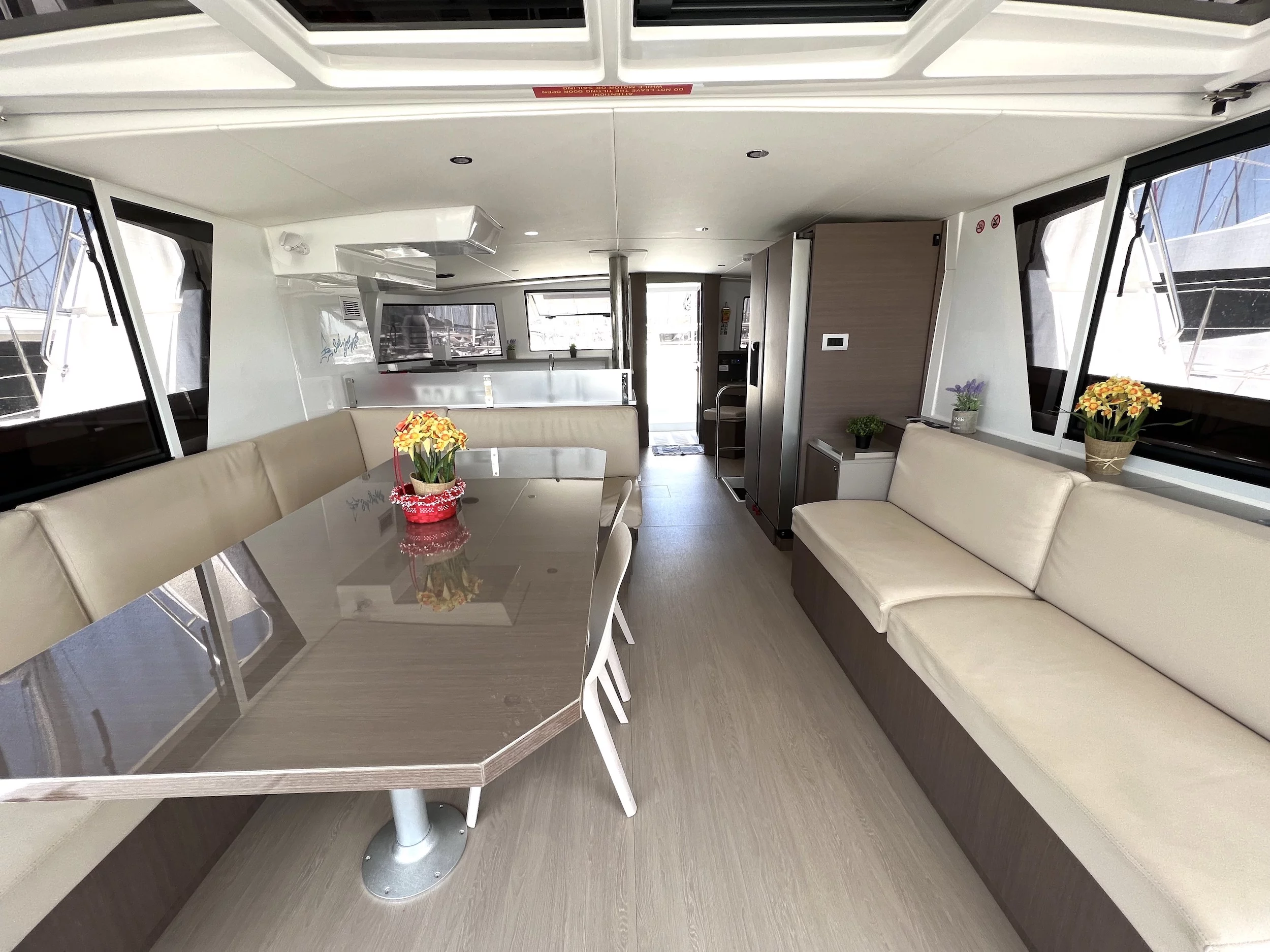 Bali 4.6 (5+1 cab) (Freedom) Interior image - 17