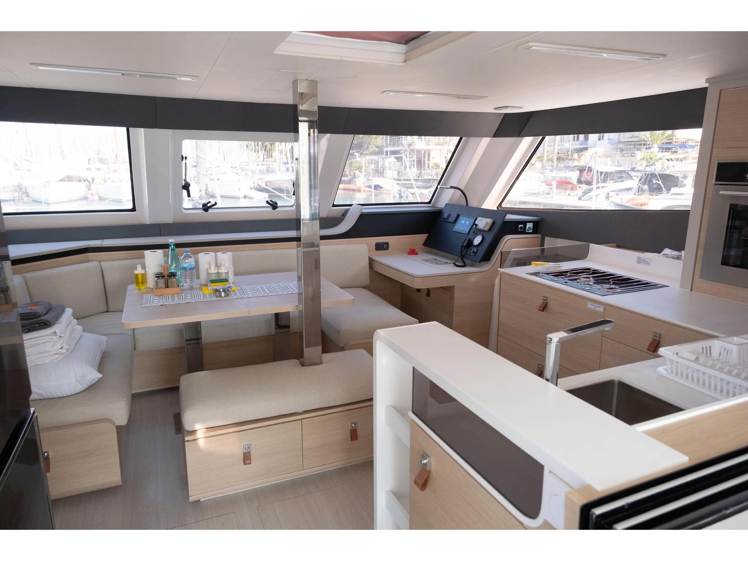 Aventura 45 (Aura) Interior image - 10
