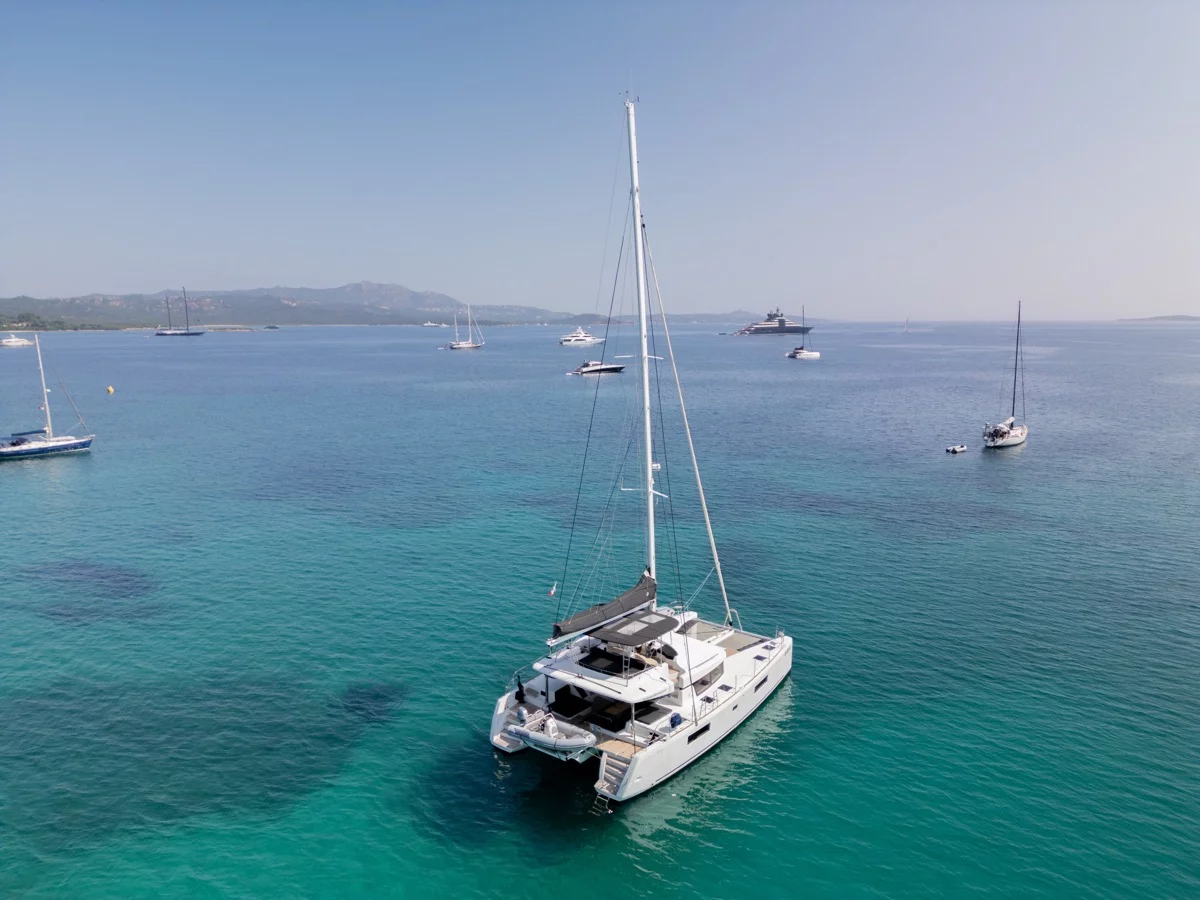 Lagoon 52F (5 cab) (Big Mama (AC, WM, , Inverter, Tender Lift))  - 18