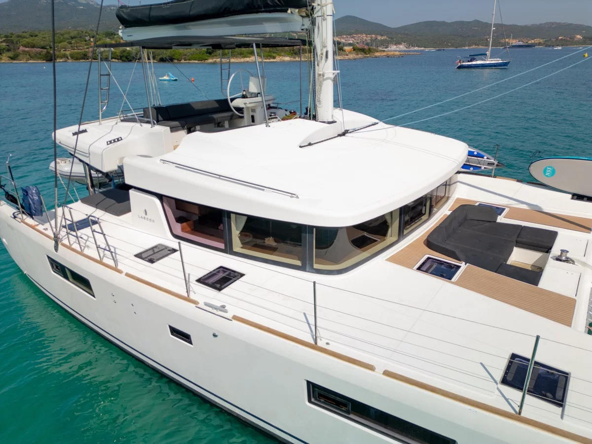 Lagoon 52F (5 cab) (Big Mama (AC, WM, , Inverter, Tender Lift))  - 15