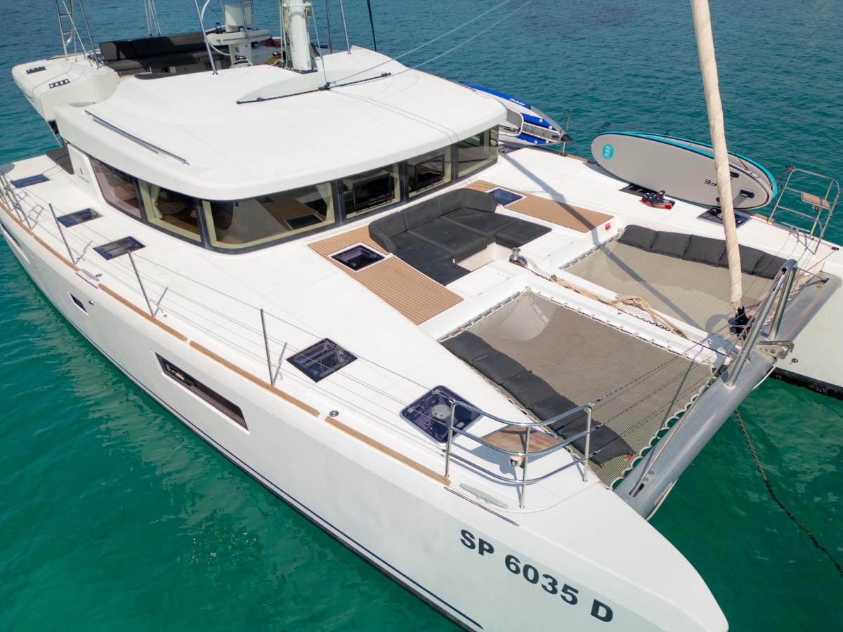 Photo #56 - Lagoon 52F (5 cab) (Big Mama (AC, WM, , Inverter, Tender Lift)) en Portisco - 8541