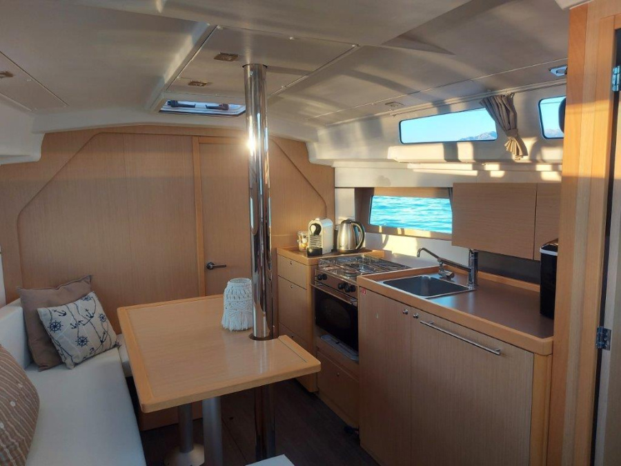 Oceanis 35 R — photo 8