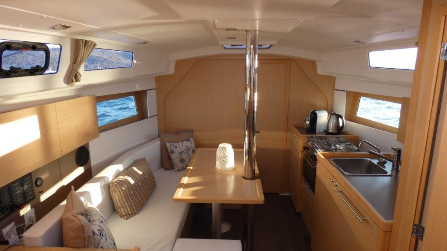 Oceanis 35 R — photo 6