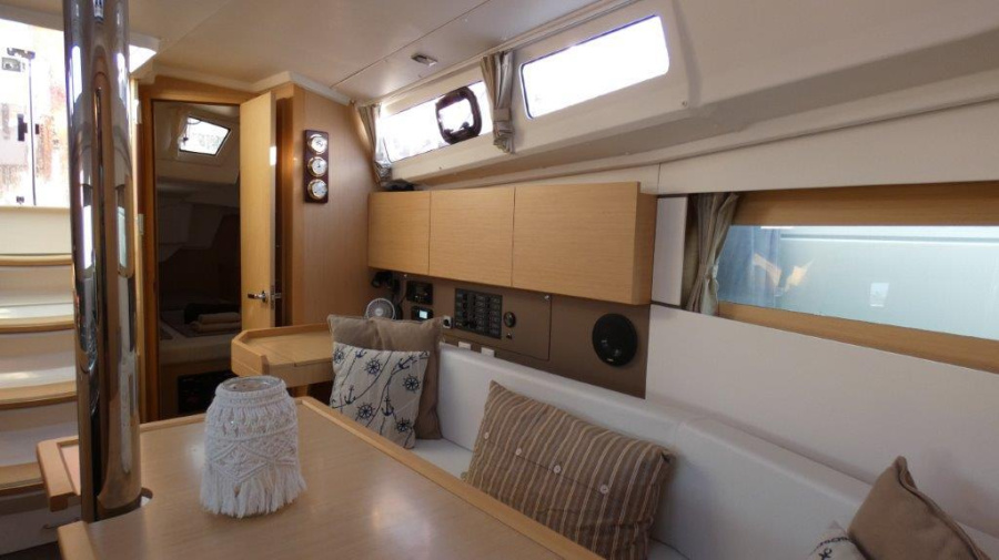 Oceanis 35 R — photo 5