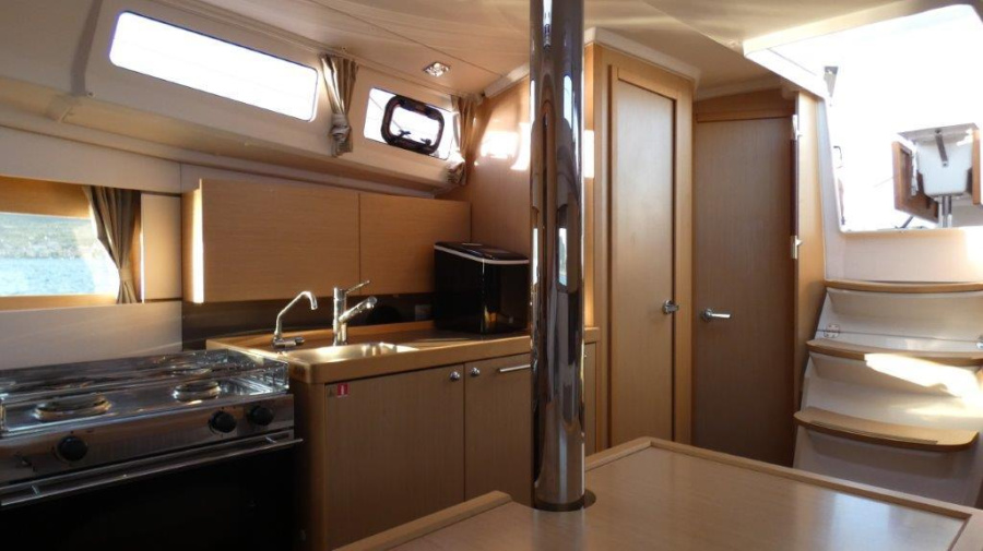 Oceanis 35 R — photo 12