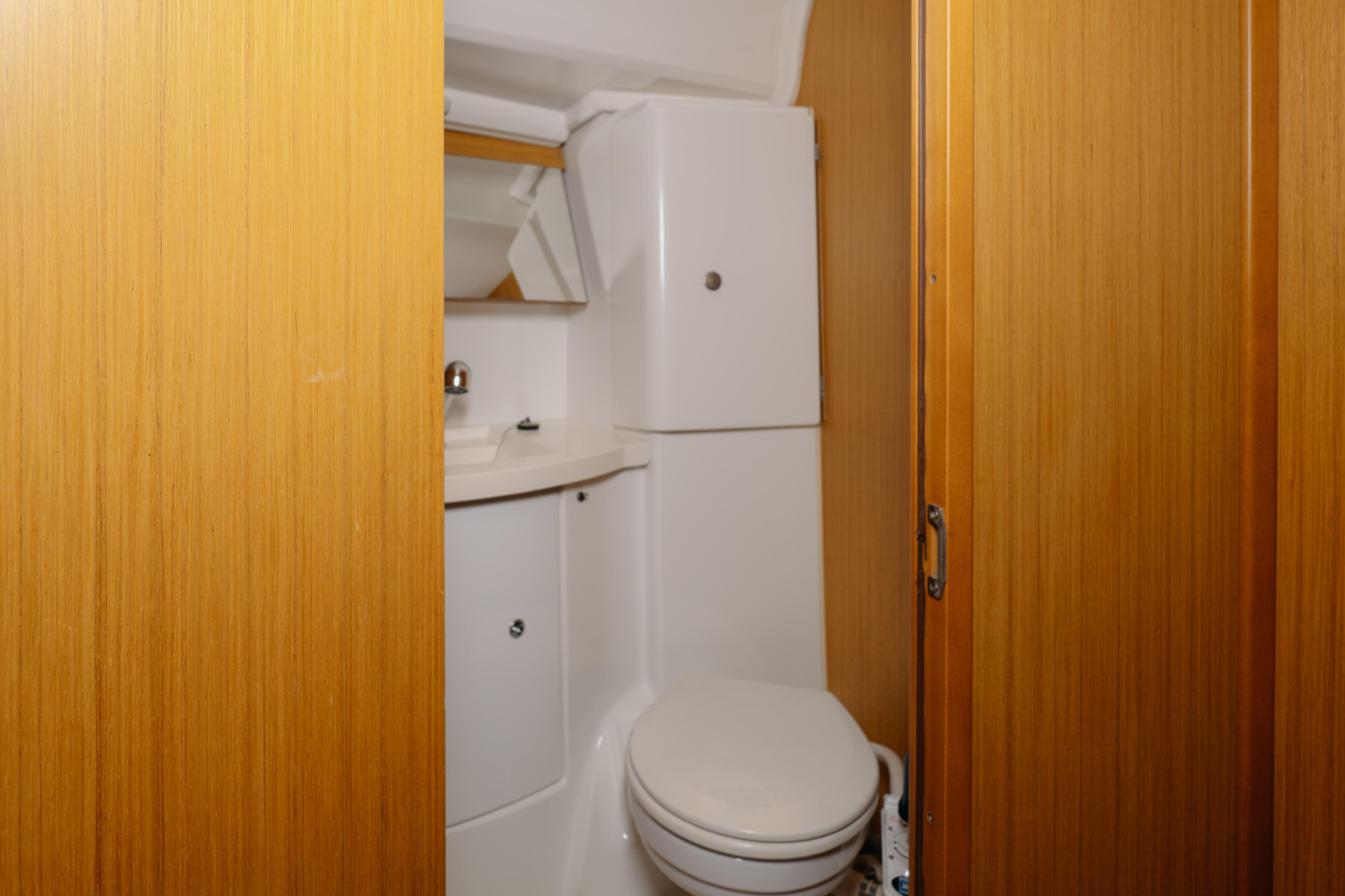 Sun Odyssey 42i — photo 1