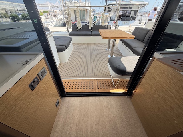 Lagoon 50/5 cab — photo 12