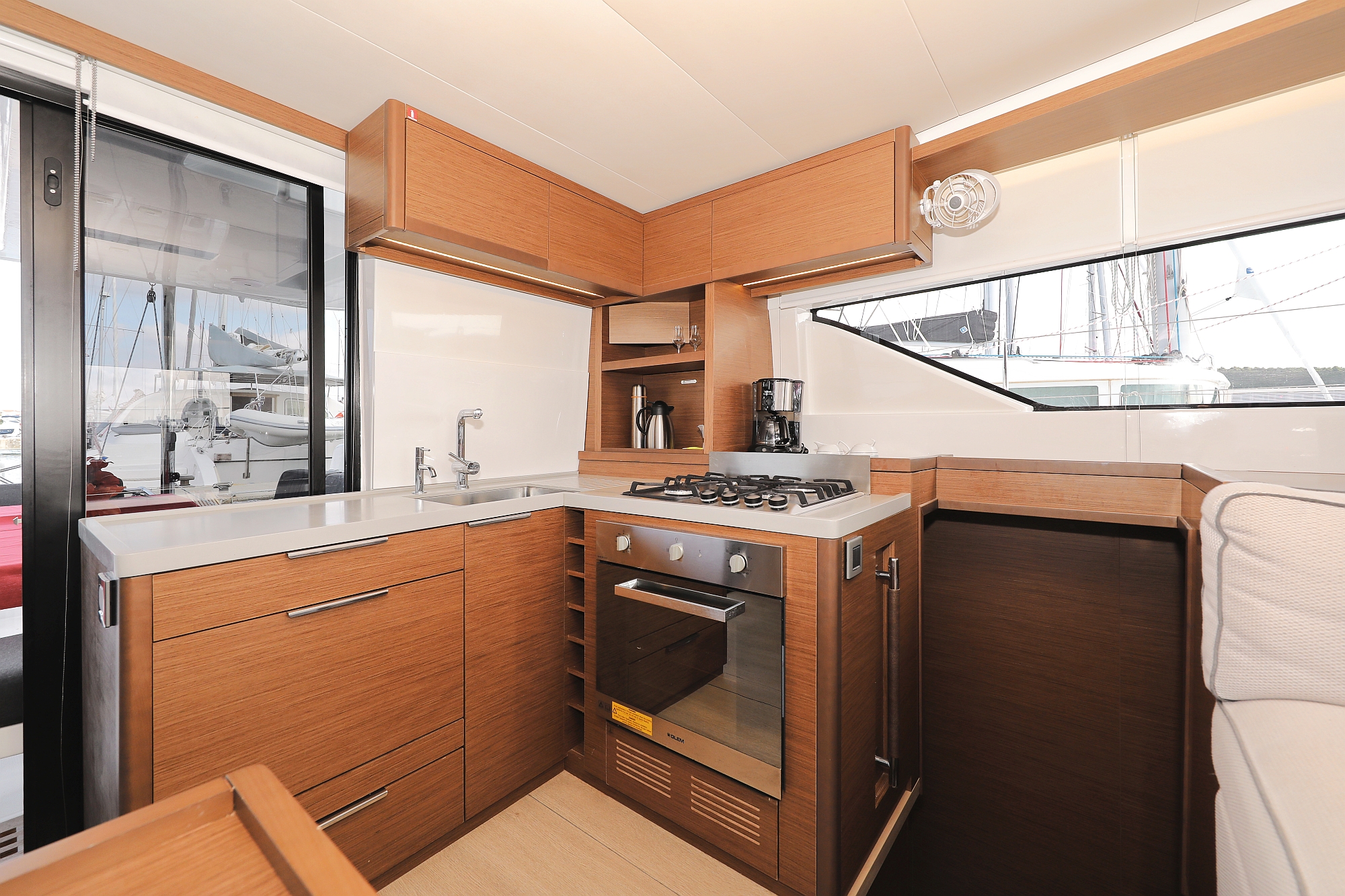 Lagoon 50/5 cab — photo 16
