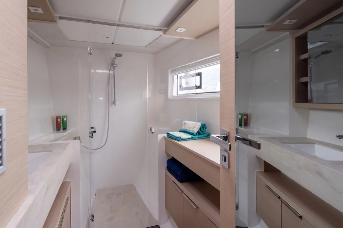 Lagoon 46 (3 CAB) (Deep Blue)  - 6