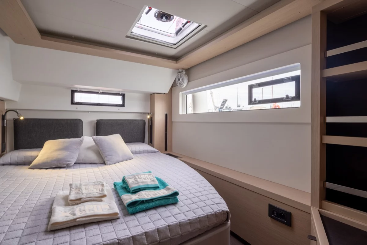 Lagoon 46 (3 CAB) (Deep Blue)  - 20