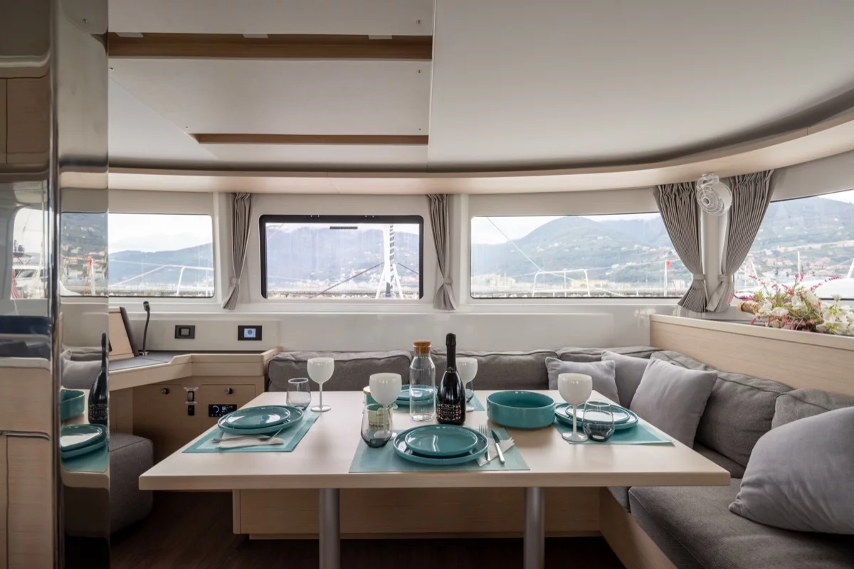 Lagoon 46 (3 CAB) (Deep Blue)  - 16