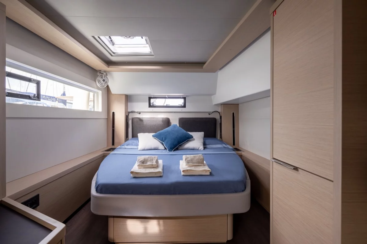 Lagoon 46 (3 CAB) (Deep Blue)  - 8