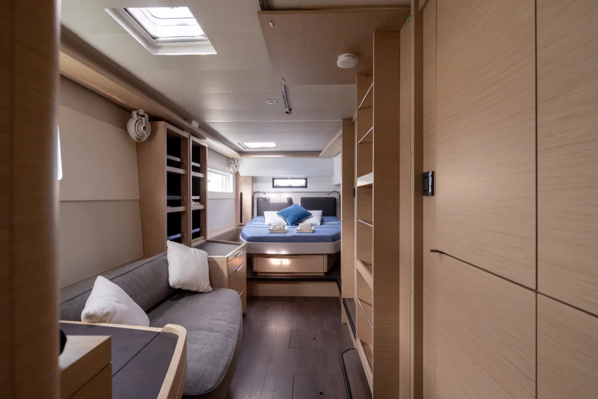 Lagoon 46 (3 CAB) (Deep Blue)  - 2