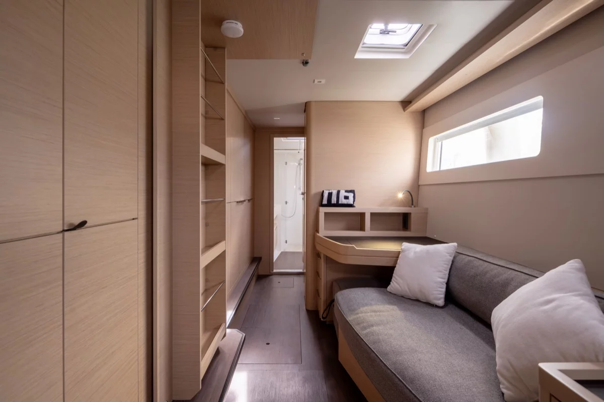 Lagoon 46 (3 CAB) (Deep Blue)  - 18