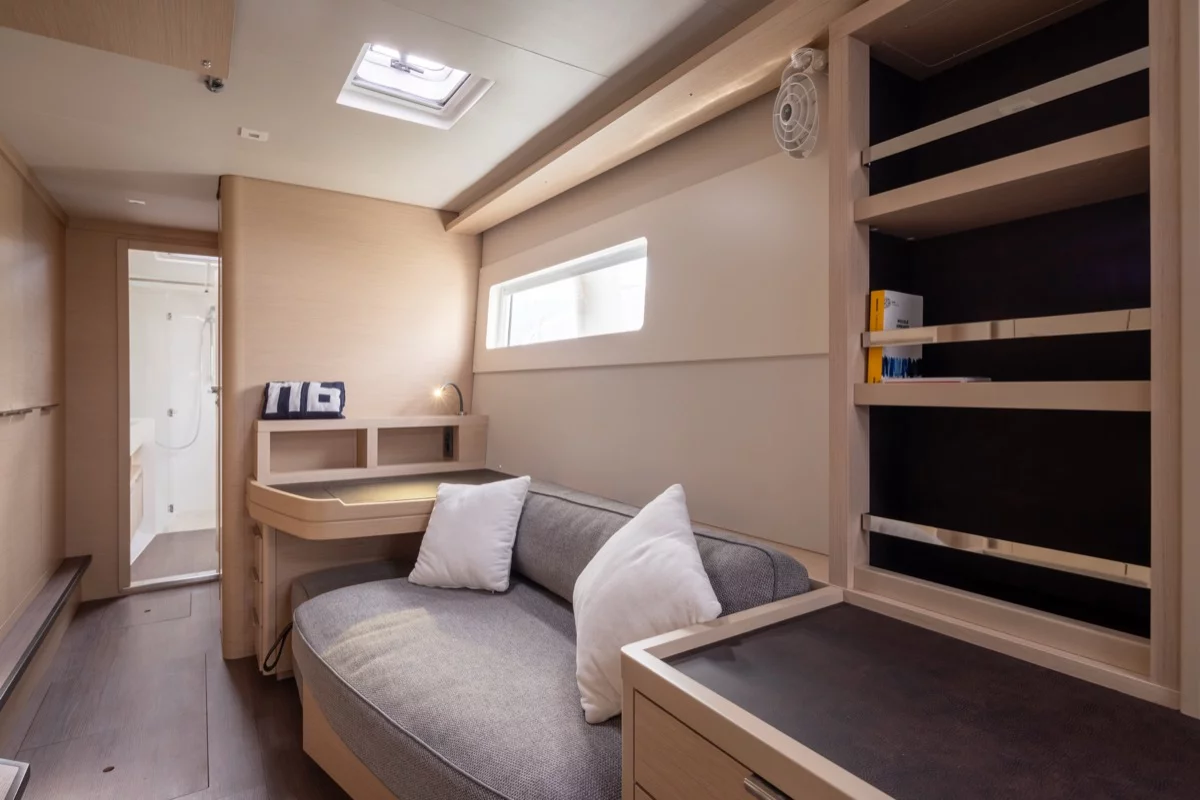 Lagoon 46 (3 CAB) (Deep Blue)  - 17