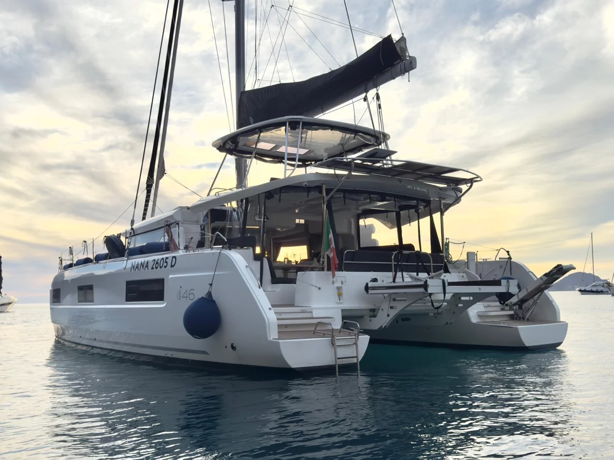 Lagoon 46 (3 CAB) (Deep Blue)  - 10