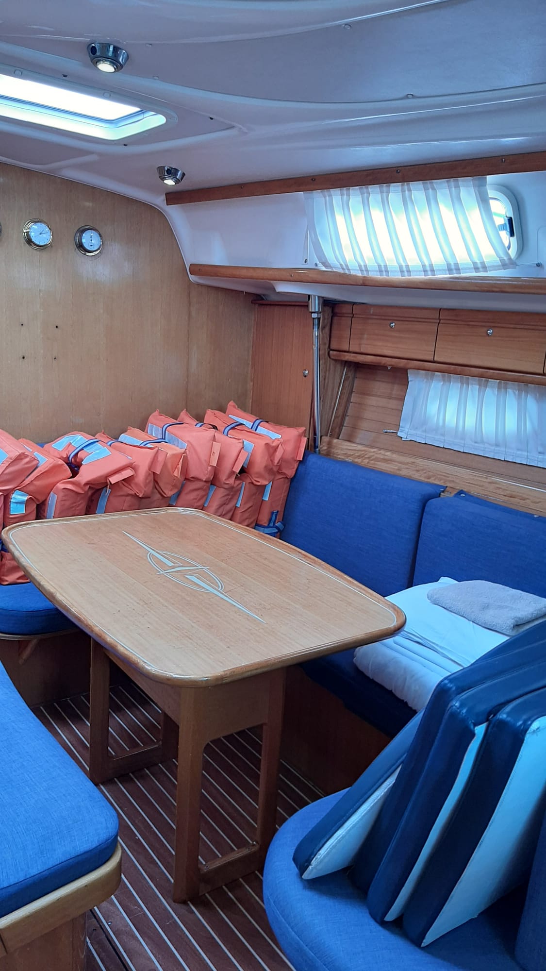 Bavaria 42 Cruiser — photo 11
