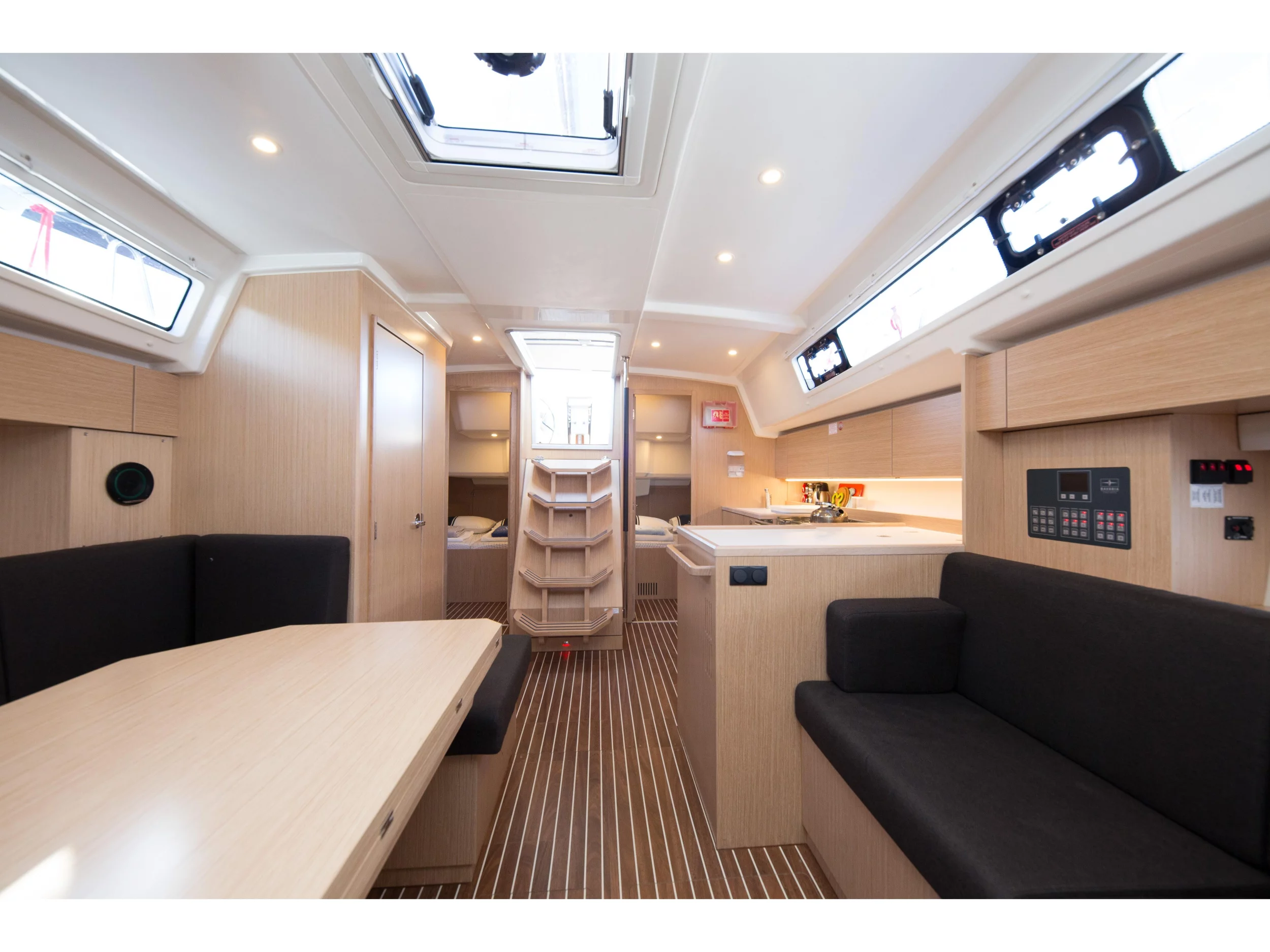 Bavaria C42 (LoLim) Interior image - 7