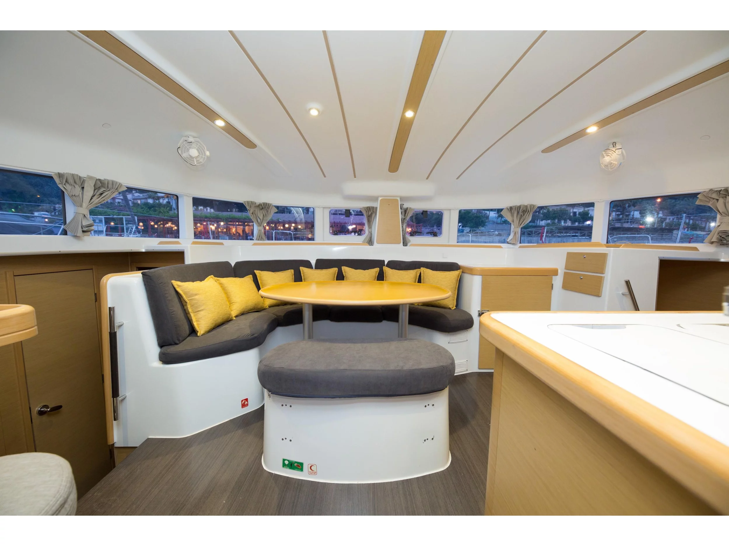 Lagoon 380 (Suncity 1) Interior image - 19