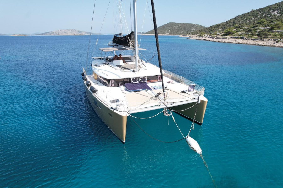 Lagoon 450 Fly — photo 17
