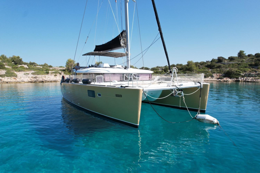 Lagoon 450 Fly — photo 4
