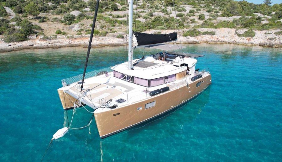 Lagoon 450 Fly — photo 14